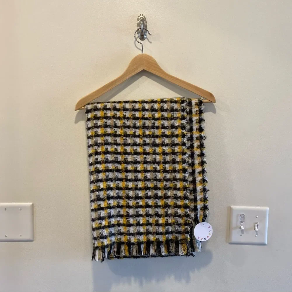 Evereve Harriette isles Lawson houndstooth scarf new with tag plaid
